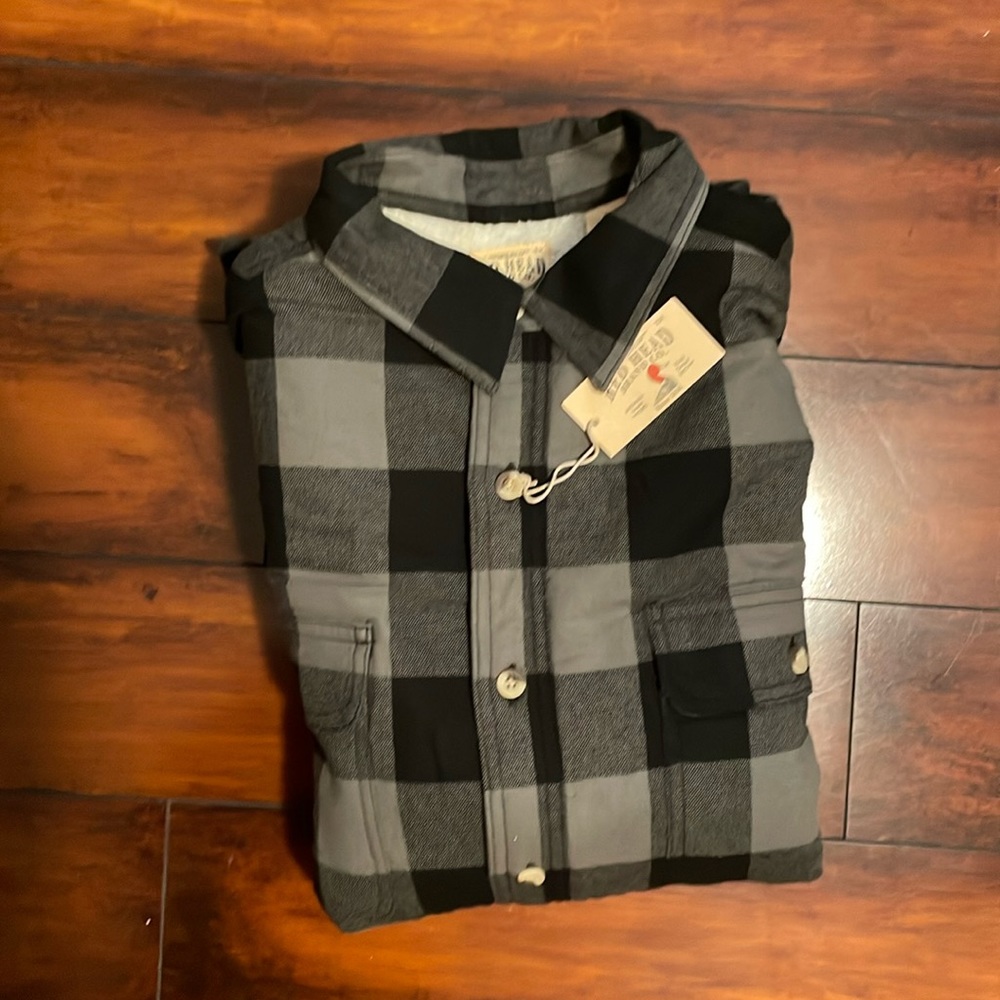 Brand new mens Sherpa lined gray flannel shirt/jacket Bass pro
